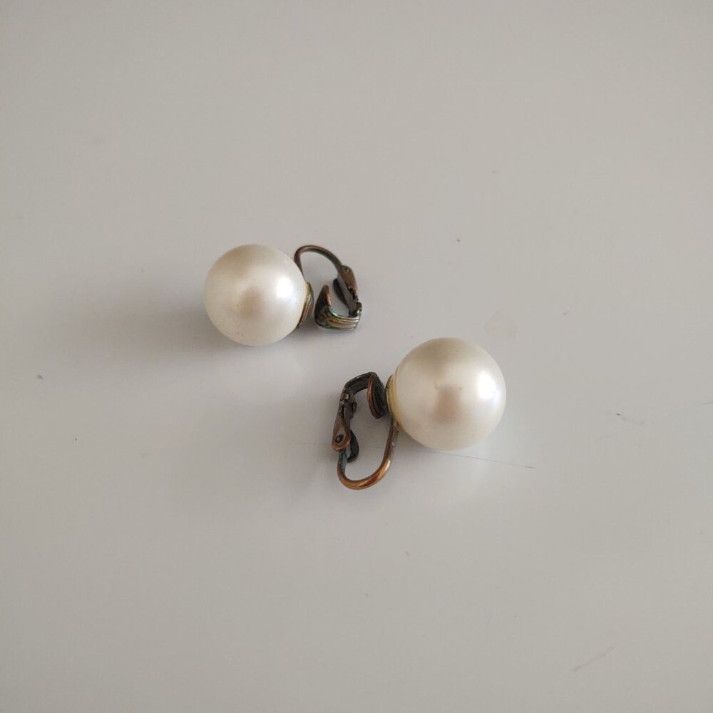 FAUX LARGE PEARL MID CENTURY MODERN VICTORIAN STYLE CLIP ON EARRINGS - Picture 2 of 6